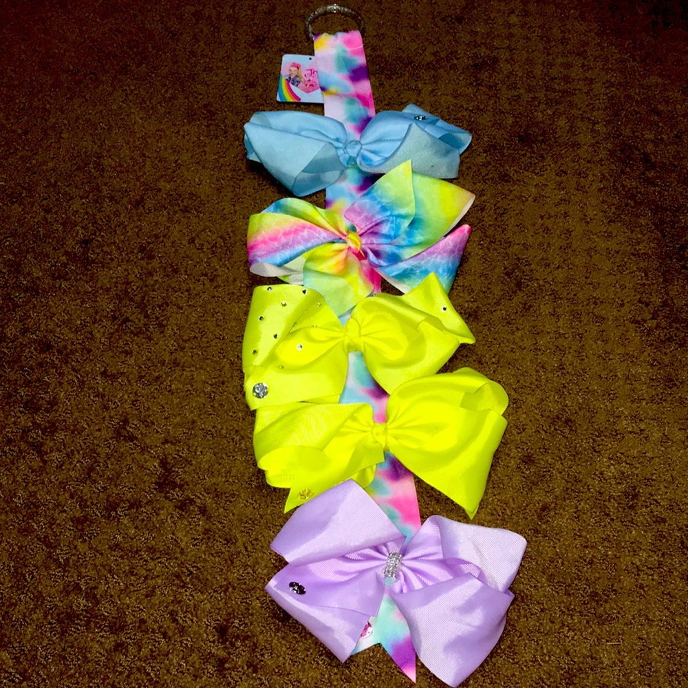 Jojo Siwa bows-one lot,but willing to..